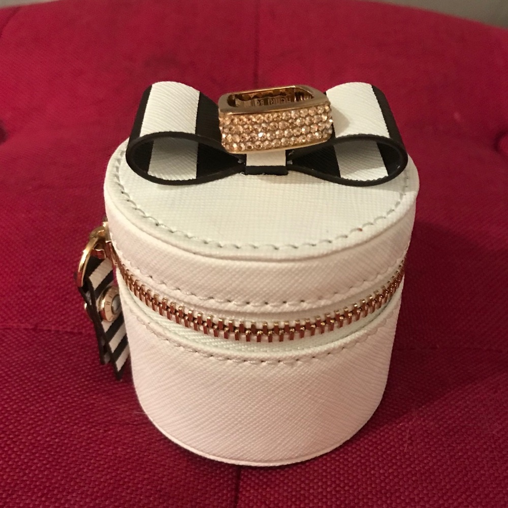 Henri Bendel Ring & Box